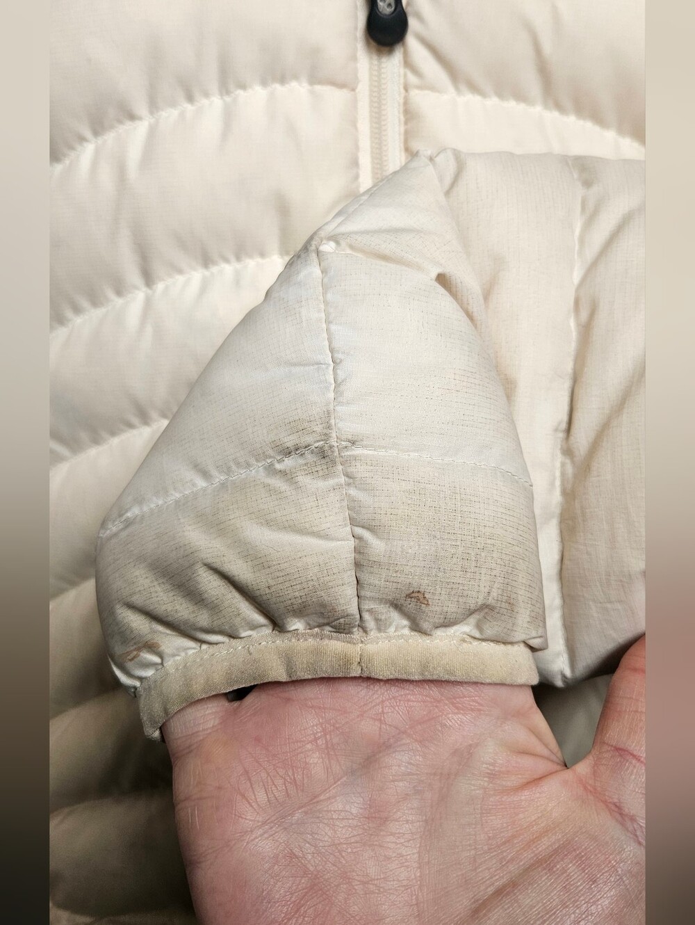 Patagonia Women's Down Puffer Jacket - Picture 9 of 10